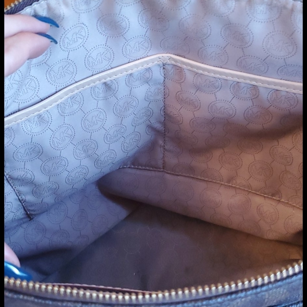 Michael Kors Jet Set Signature Tote - Picture 16 of 16